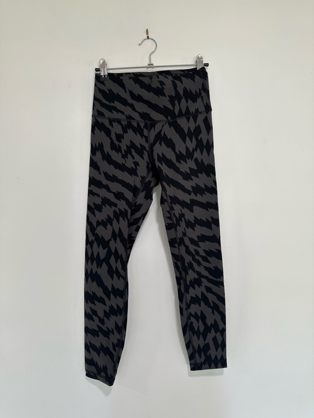 Lululemon Wunder Train High-Rise Tight 25” inseam - size 6 - black/grey pattern